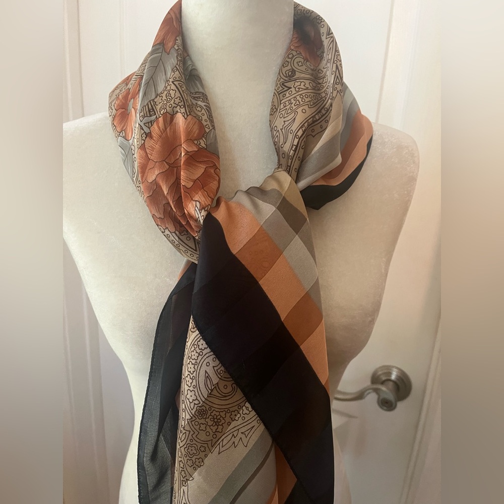 Beautiful Piramit Scarf